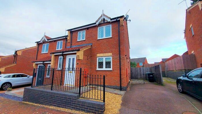 3 Bedroom Semi-Detached House To Rent In Cromer Close, Grantham NG31