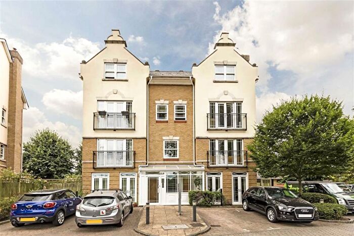 2 Bedroom Flat To Rent In Barker Close, Richmond, TW9