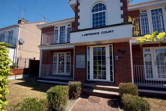 2 Bedroom Flat To Rent In Springfield Drive, Westcliff On Sea, SS0