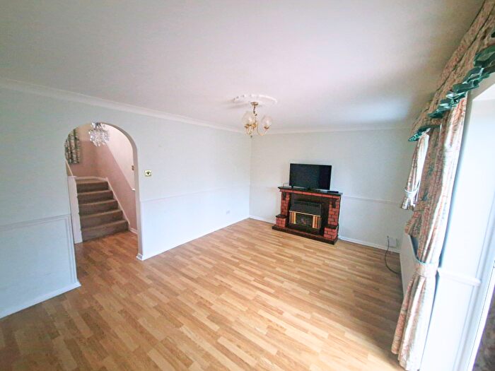3 Bedroom Semi-Detached House To Rent In Luton, Luton, Bedfordshire, LU2