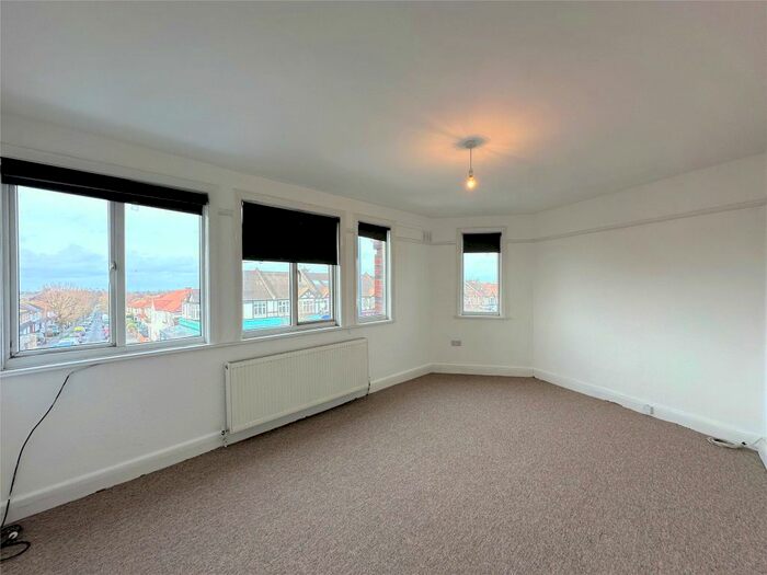2 Bedroom Flat To Rent In London Road, Cheam Sutton, Surrey, SM3