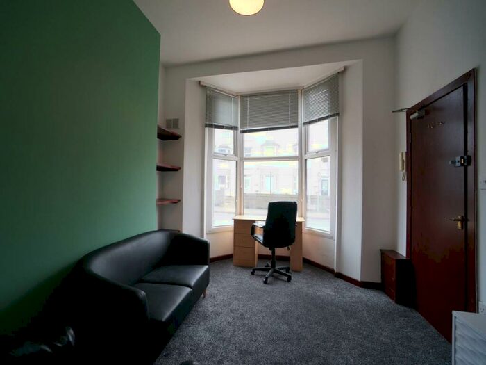 1 Bedroom Flat To Rent In Holyhead Road, Bangor, Gwynedd, LL57