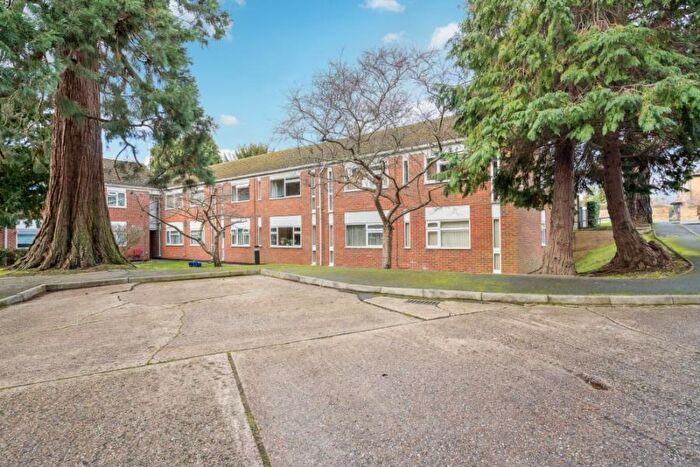 2 Bedroom Apartment To Rent In Burhill Grove, Pinner, HA5