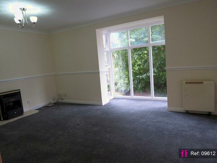 3 Bedroom Apartment To Rent In Linen Court, Salford, M3