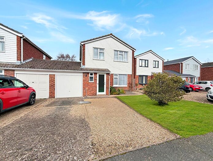 3 Bedroom Link Detached House For Sale In Lucerne Road, Elmstead, Colchester, CO7