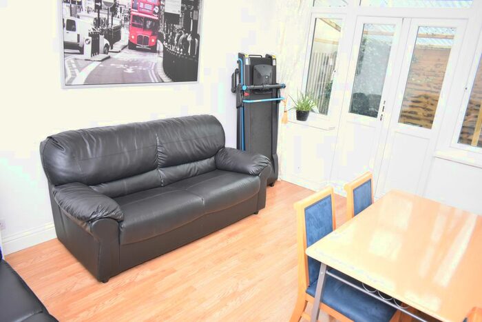 4 Bedroom Semi-Detached House To Rent In Parkside Way, North Harrow, Harrow, HA2