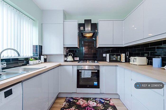 3 Bedroom Semi-Detached House To Rent In Acre Lane, Oldham, OL1