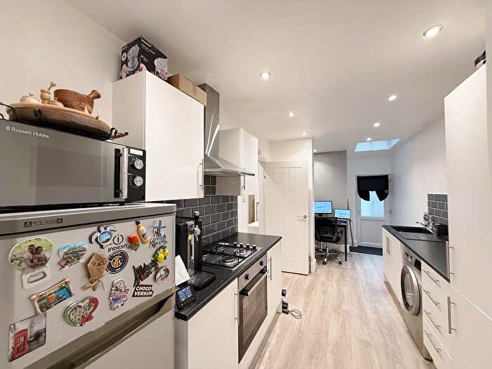 1 Bedroom Flat To Rent In Fearon Road, North End, PO2