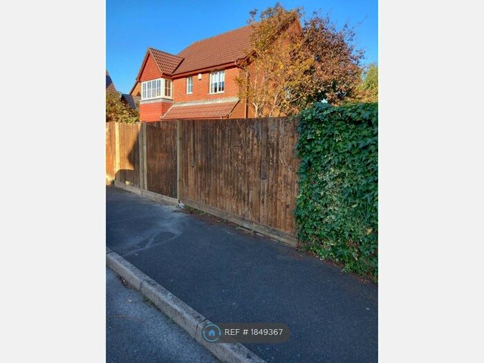 3 Bedroom Detached House To Rent In Demozay Close, Hawkinge, Folkestone, CT18