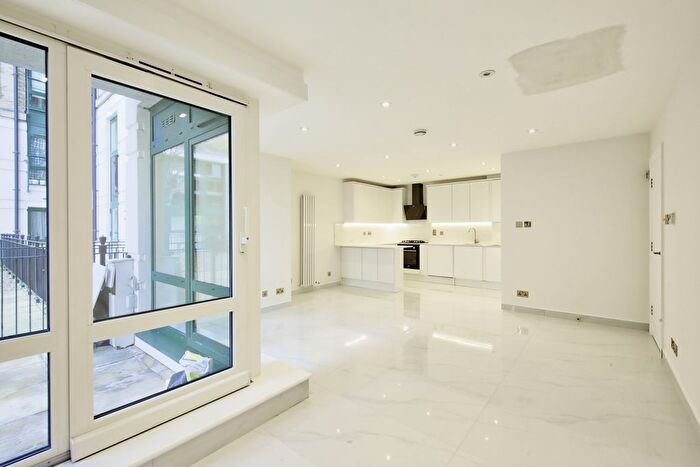 3 Bedroom Flat To Rent In Warren House, Beckford Close, Kensington, London, W14