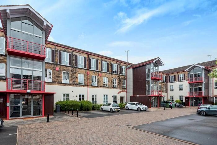 3 Bedroom Flat To Rent In Stone Mill Court, Meanwood, Leeds, LS6