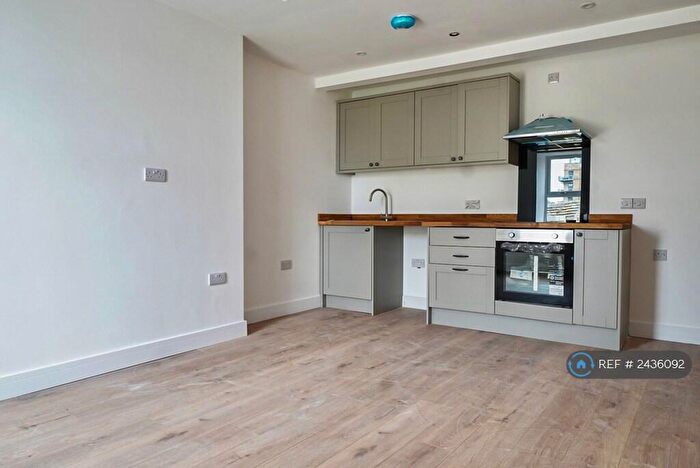 3 Bedroom Flat To Rent In Birds Royd Lane, Brighouse, HD6