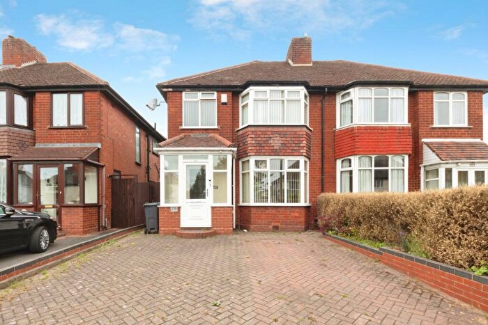 3 Bedroom Semi-Detached House For Sale In Lincoln Road North, Birmingham, West Midlands, B27