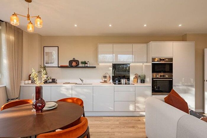 2 Bedroom Flat For Sale In High Street, Southall, UB1 - Photo 2