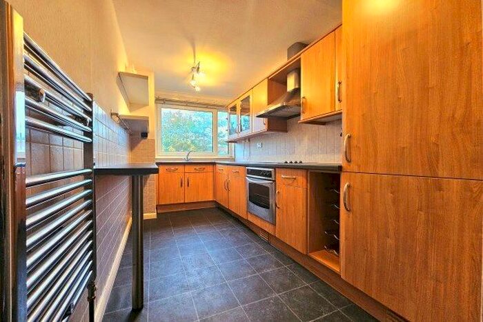 2 Bedroom Flat To Rent In Britten Lodge, Bromley, BR2
