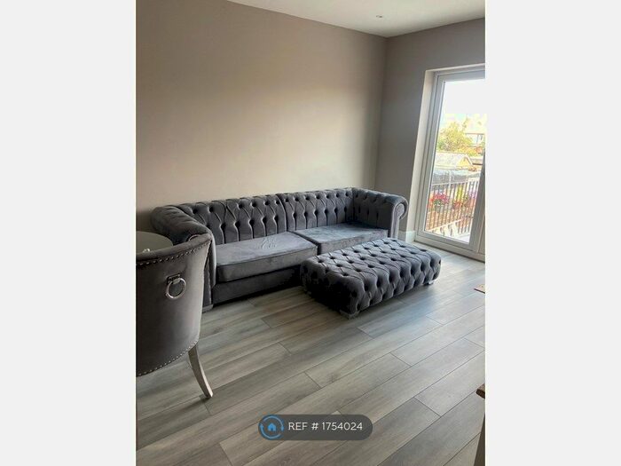 3 Bedroom Flat To Rent In Kingsley Road, Hounslow, TW3