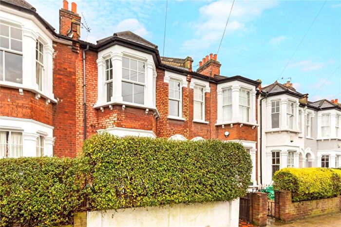 2 Bedroom Apartment For Sale In Hydethorpe Road, London, SW12
