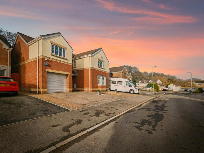 5 Bedroom Detached House For Sale In Clos Cae Pwll, Treharris, CF46
