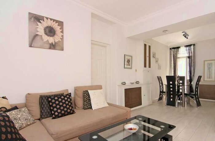 2 Bedroom Flat To Rent In Upper Berkeley Street, Marylebone, London, W1H