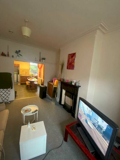 5 Bedroom Semi-Detached House To Rent In Granville Road, Fallowfield, M14