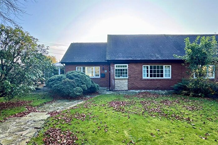 2 Bedroom Semi-Detached Bungalow For Sale In Dinting Road, Glossop, SK13