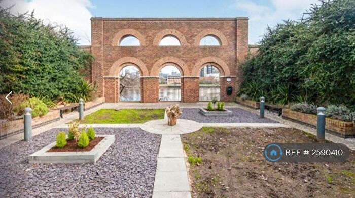 3 Bedroom Flat To Rent In Newport, London, E14