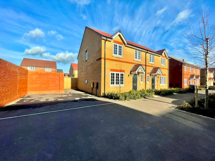 3 Bedroom House To Rent In Tortoiseshell Place, Lancing, BN15