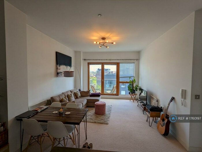 2 Bedroom Penthouse To Rent In Cypress Place, Manchester, M4