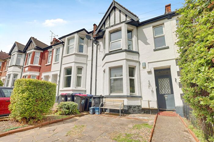 2 Bedroom Flat For Sale In Canewdon Road, Westcliff-On-Sea, SS0