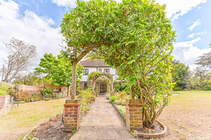 6 Bedroom Detached House For Sale In Addiscombe Road, Croydon, CR0
