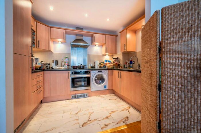 1 Bedroom Flat To Rent In The Bittoms, Kingston, Kingston Upon Thames, KT1