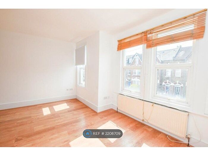 2 Bedroom Flat To Rent In Stanger Road, London, SE25