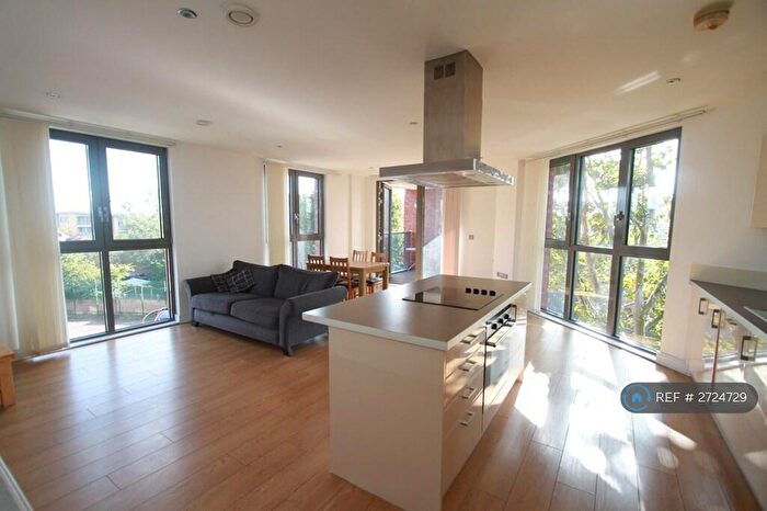 3 Bedroom Flat To Rent In Dower Court, London, SE16