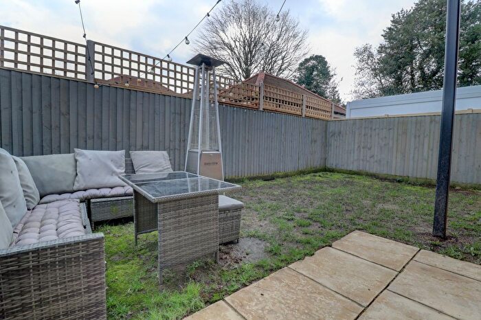 2 Bedroom Flat For Sale In Amersham Road, Hazlemere, High Wycombe, Buckinghamshire, HP15