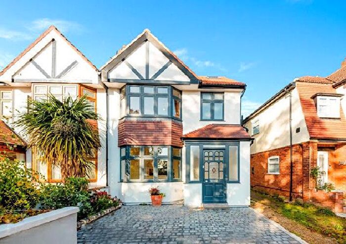 2 Bedroom Flat To Rent In Hall Road, Isleworth, TW7