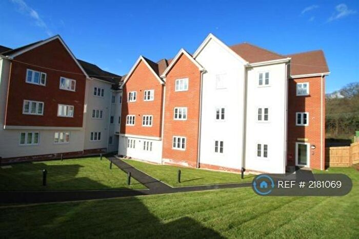 2 Bedroom Flat To Rent In London Road, Benfleet, SS7