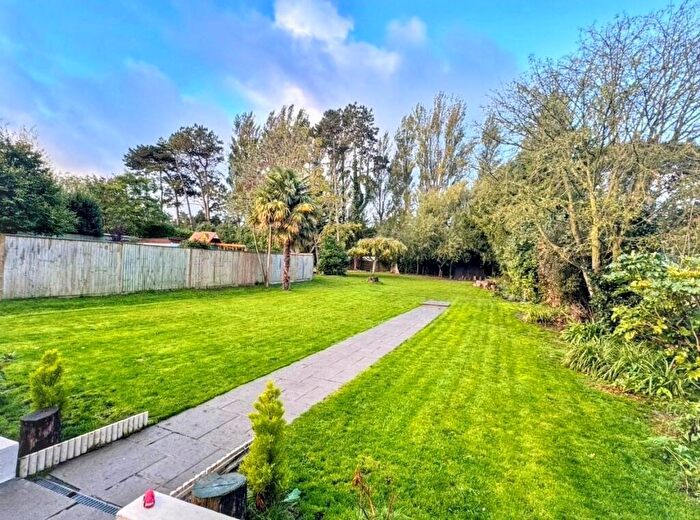 5 Bedroom Detached House For Sale In Kings Drive, Eastbourne, BN21
