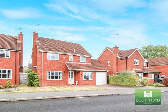 4 Bedroom Detached House For Sale In Lindisfarne Drive, Kenilworth, CV8