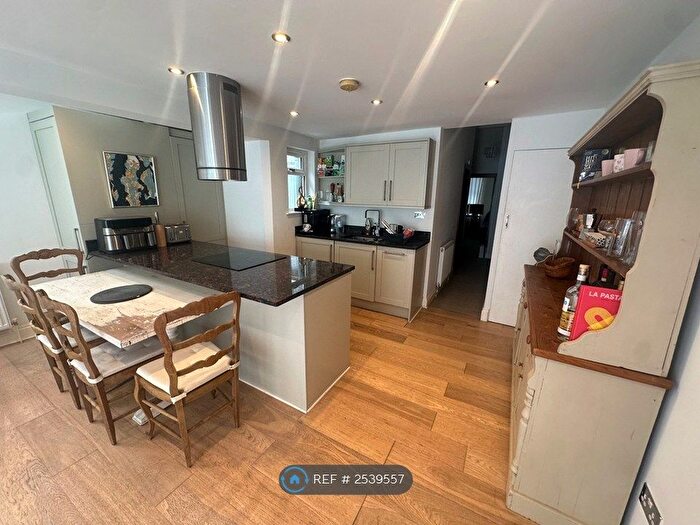 2 Bedroom Flat To Rent In Galesbury Road, London, SW18