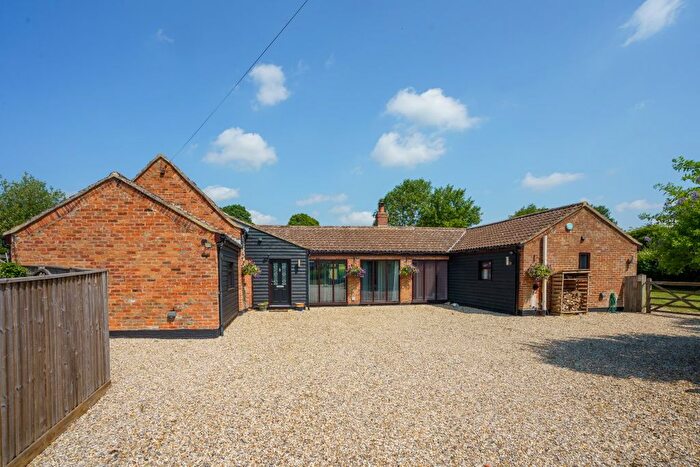 4 Bedroom Barn Conversion For Sale In The Street, Ovington, Thetford, IP25