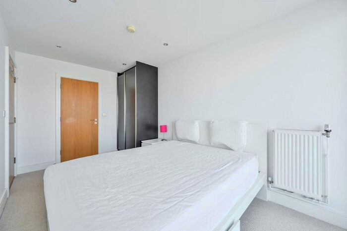2 Bedroom Flat For Sale In Dowells Street, Greenwich, London, SE10