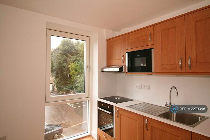 2 Bedroom Flat To Rent In St. Stephen Martyr, Bournemouth, BH2