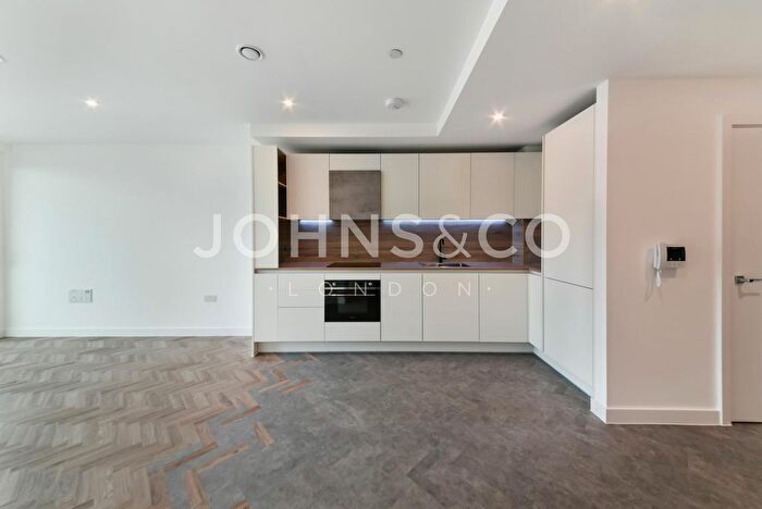 1 Bedroom Flat To Rent In Skyline Apartments, Bow, London, E3