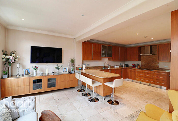 5 Bedroom Semi-Detached House For Sale In Leys Gardens, Barnet, EN4