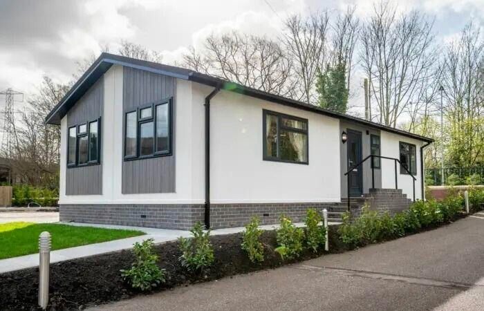 2 Bedroom Park Home For Sale In Richmond Hill Park, Ivy Avenue, Blackpool, FY4