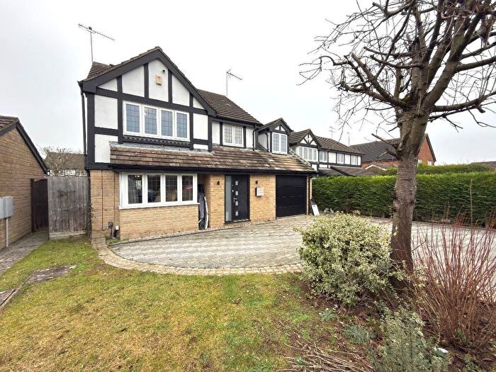 4 Bedroom Detached House For Sale In Burford Close, Barton Hills, Luton, Bedfordshire, LU3