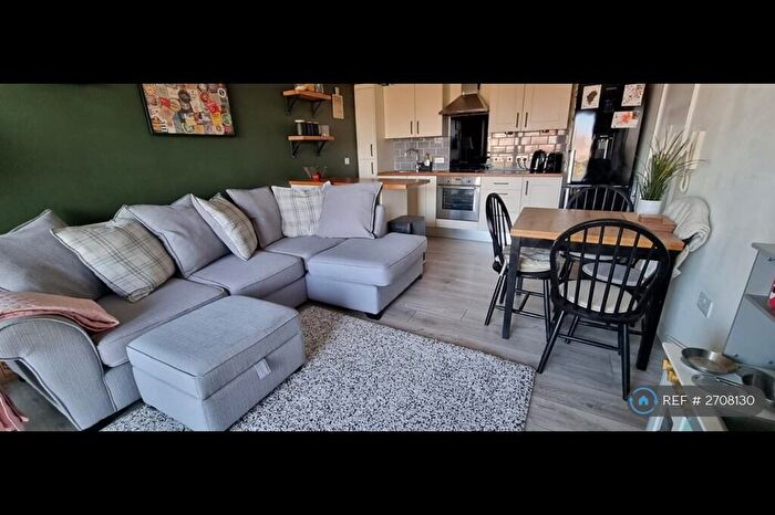 2 Bedroom Flat To Rent In The Gateway North, Leeds, LS9