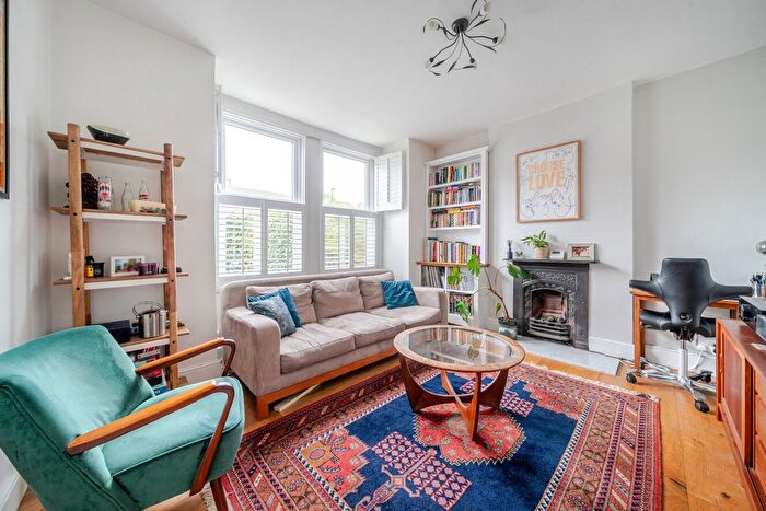 2 Bedroom Flat For Sale In Hurstbourne Road, London, SE23