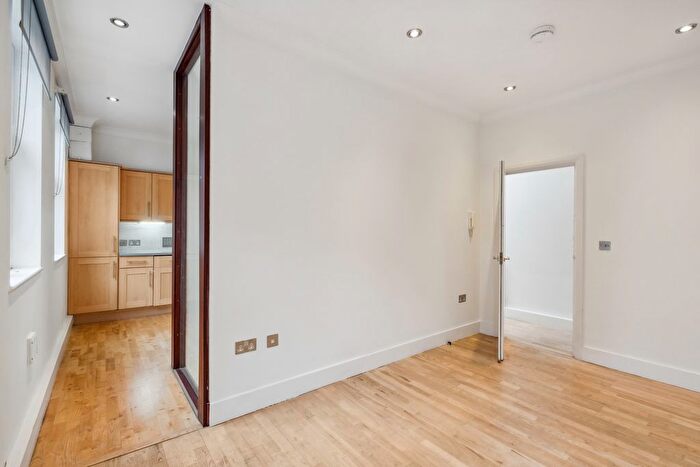 1 Bedroom Flat To Rent In Durweston Street, Marylebone, W1H