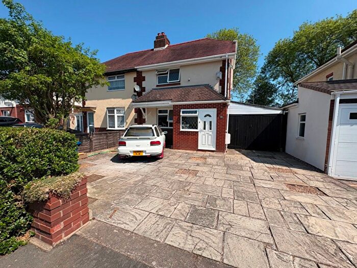 3 Bedroom Semi-Detached House For Sale In The Crescent, Burntwood, WS7